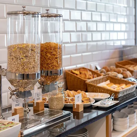 Отель Express - - Plaza Saldanha By Ihg